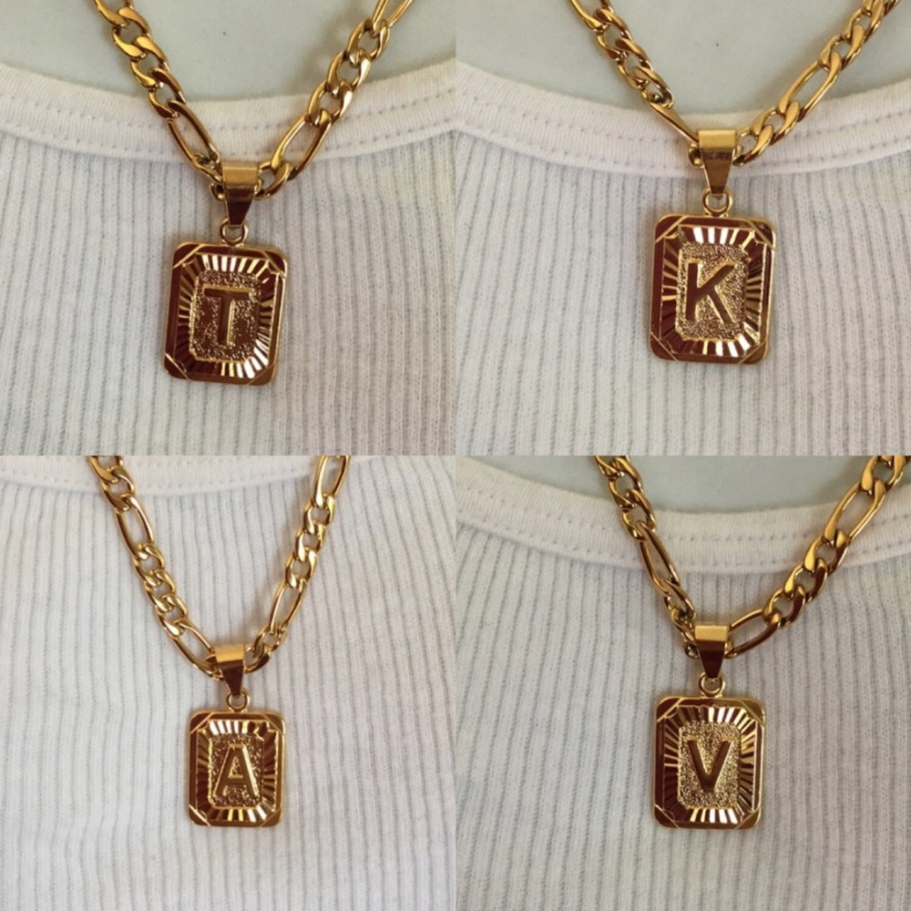 18k Gold Plated Letters pendant w. chain - Picture 3 of 7